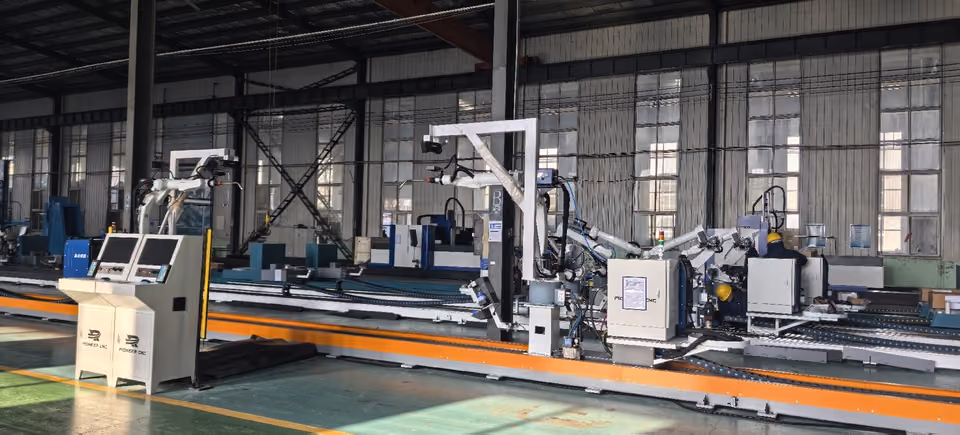 Línea de robots de soldadura